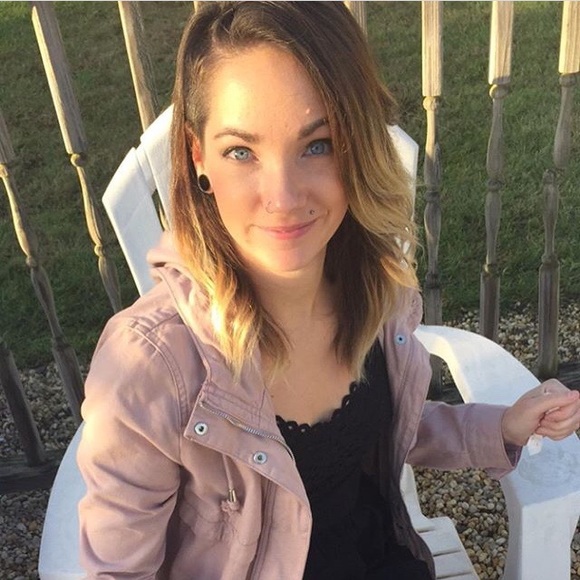 Meet your Posher, Stephenie - Picture 4 of 5